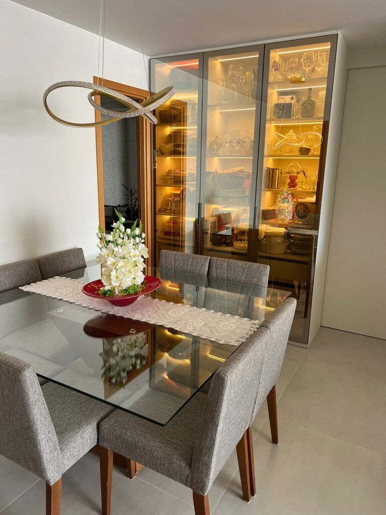 Cristaleira Iluminada em Alumínio e Vidro feita em Brasília-DF